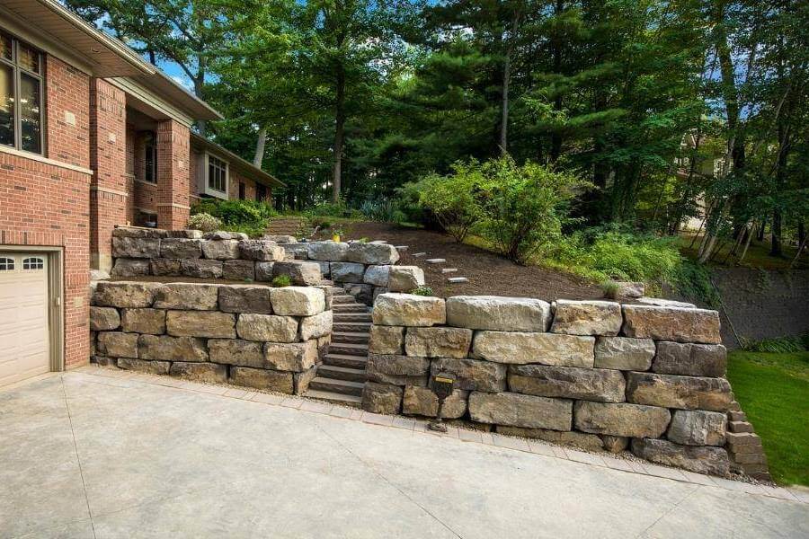 Landscape designer for hardscaping in Kleinburg